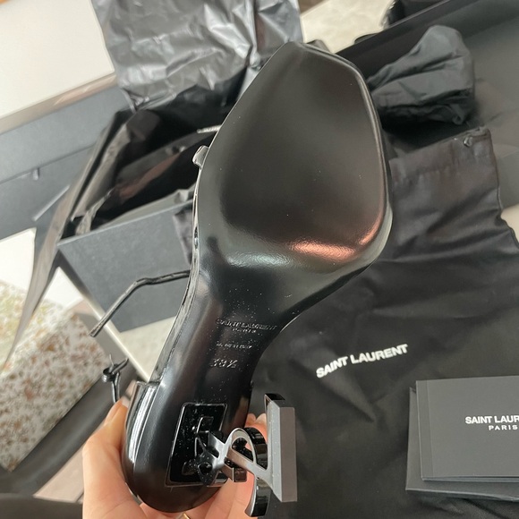 NEW Beautiful Saint Laurent heels! - Picture 3 of 5